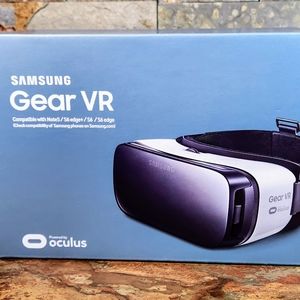 Samsung Gear VR Headset  • Powered By Oculus • Fits Older Cell Phones